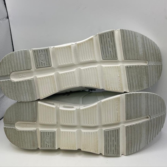 Like New On Cloud sky Running Shoes Ice/ Glacier Big Kids Size 6.5Y - Picture 6 of 6